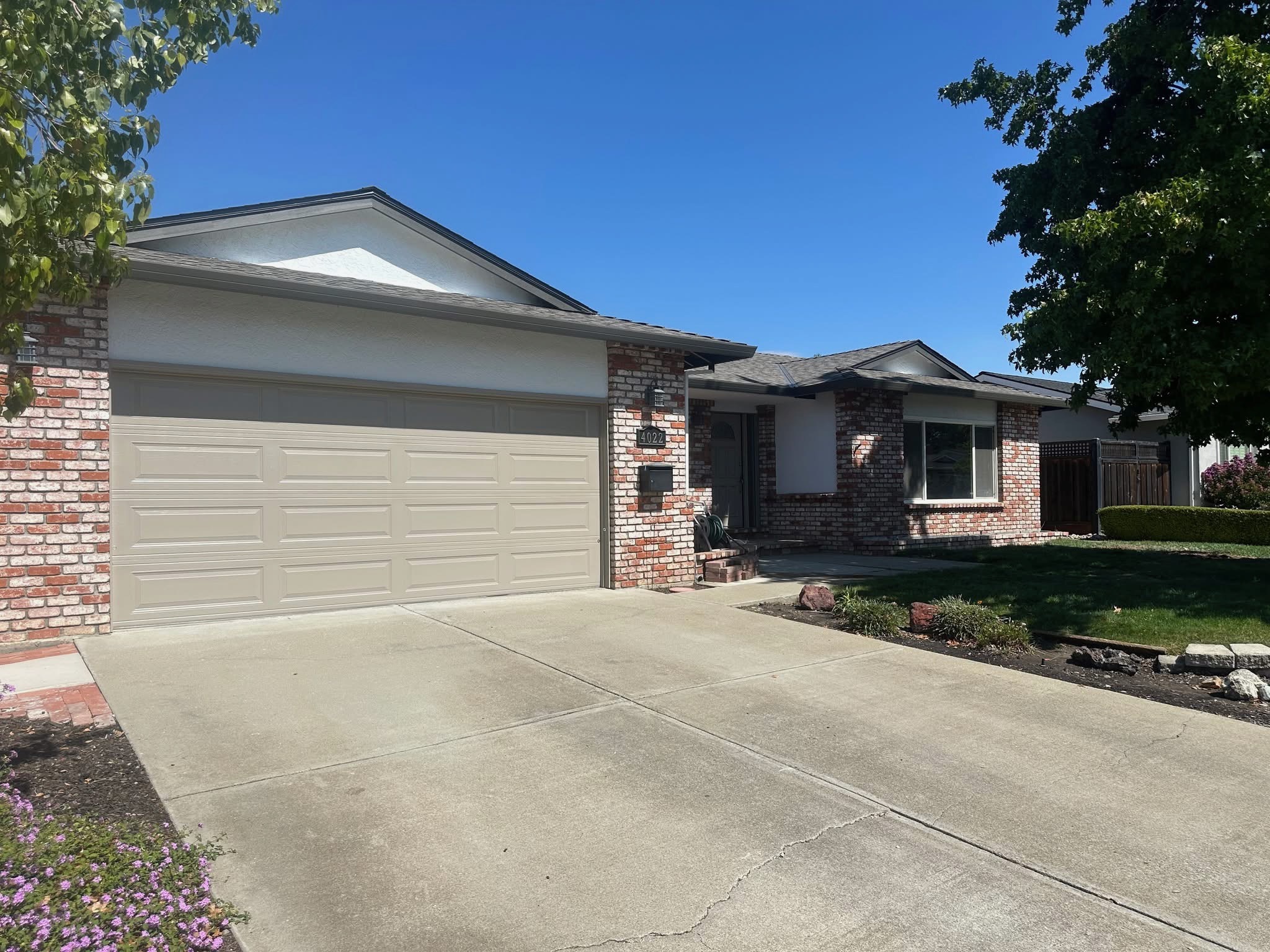 Single-story Livermore home with painted garage and trim